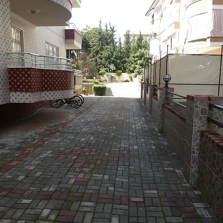 Apartament 2+1 Merkeze Yakin Havuzlu Daire *